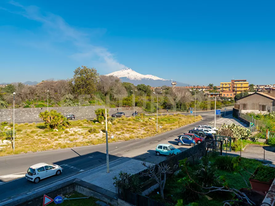 Immagine 2 di Trilocale in vendita  in Via Duca degli Abruzzi 163 a San Giovanni La Punta