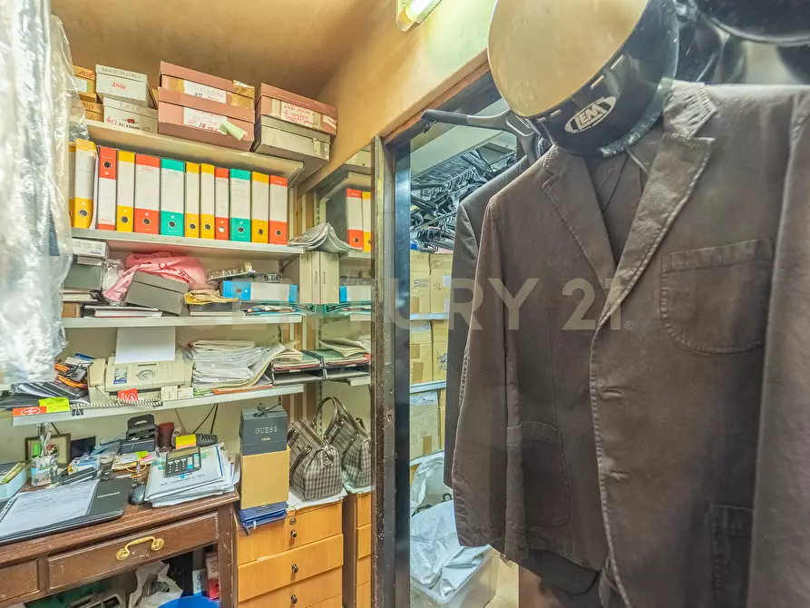 Immagine 18 di Attività commerciale in vendita  in Viale Liegi 49 a Roma