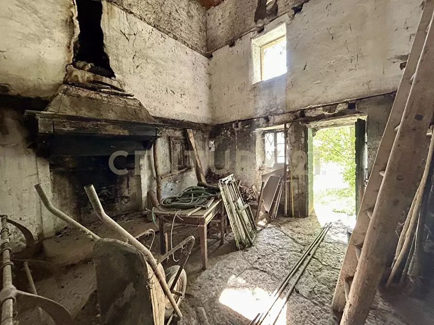 Immagine 5 di Rustico / casale in vendita  in Contrada Tezze snc a Velo Veronese