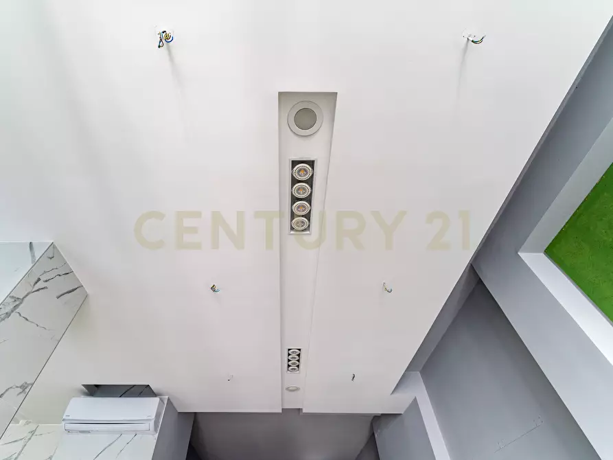 Immagine 19 di Locale commerciale in vendita  in Via Mario Sangiorgi 56 a Catania