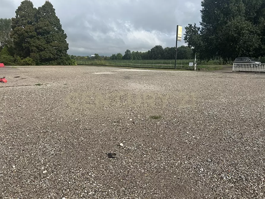 Immagine 6 di Pentalocale in vendita  in Strada Ostigliese 190 a Roncoferraro