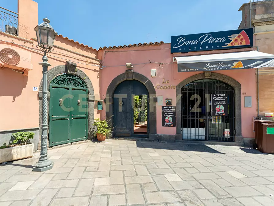 Immagine 6 di Locale commerciale in affitto  in Via Etnea 90 a Mascalucia