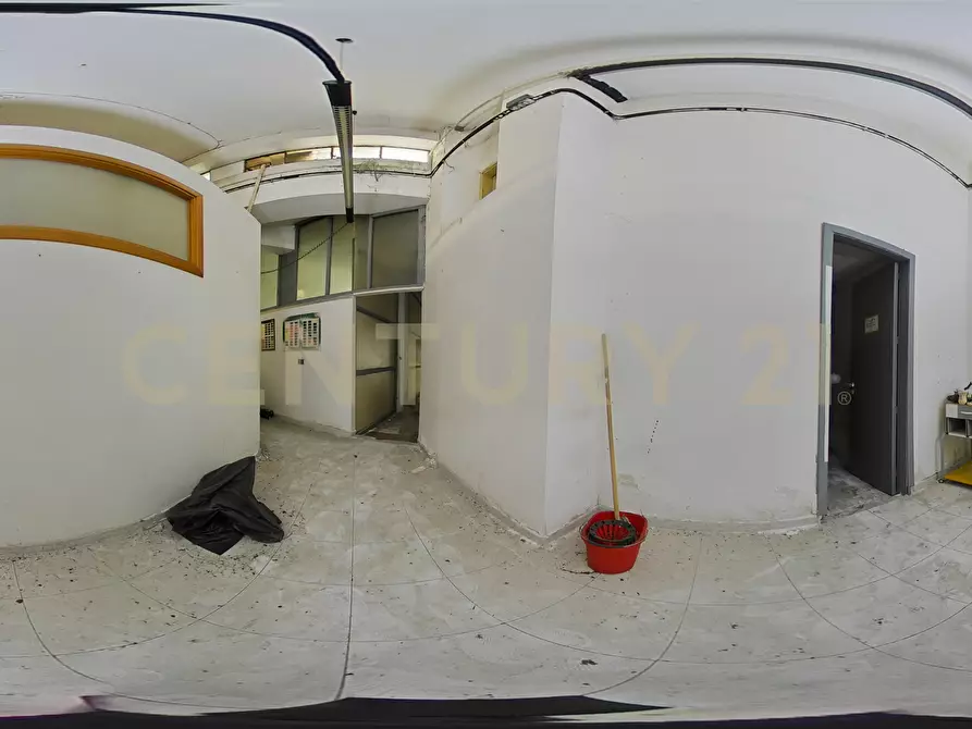 Immagine 50 di Locale commerciale in vendita  in Viale Mario Rapisardi 186 a Catania