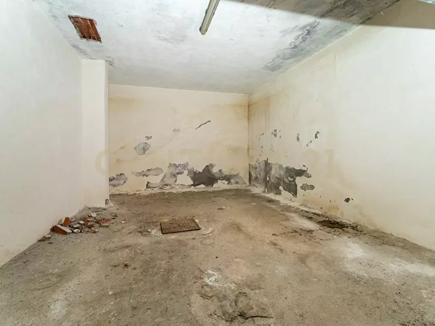 Immagine 25 di Magazzino in vendita  in Via del Bosco 407 a Catania