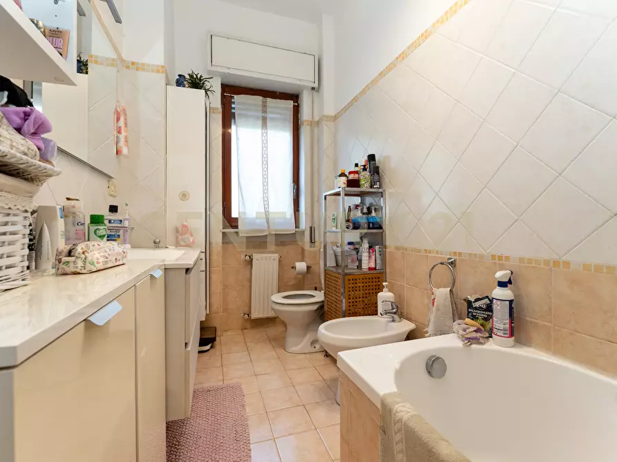 Immagine 36 di Pentalocale in vendita  in Via Cristoforo Colombo 1 a San Gregorio Di Catania