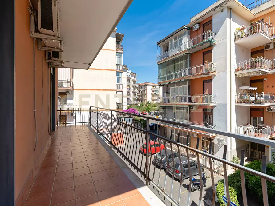 Immagine 39 di Pentalocale in vendita  in Via Carrubella 155 a Gravina Di Catania