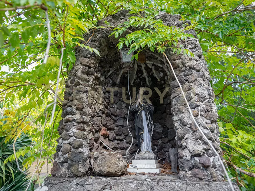 Immagine 34 di Villa in vendita  in Contrada Scolaro Cisterna a Adrano