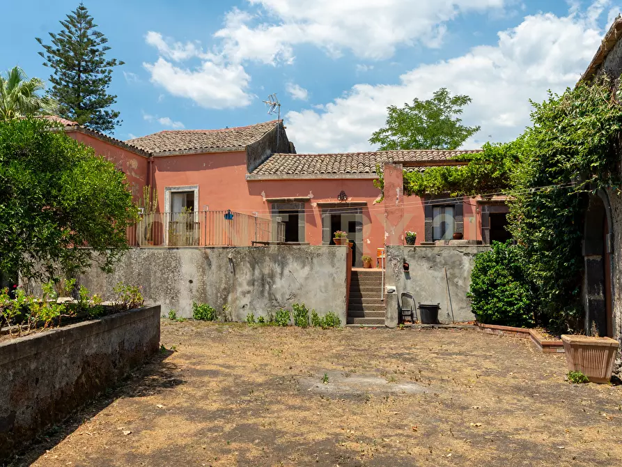 Immagine 25 di Villa in vendita  in Piazza F. M. Scuderi 7 a Viagrande