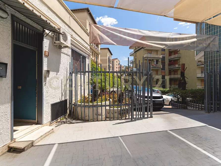 Immagine 2 di Trilocale in vendita  in Via Grazia Deledda 17 a Catania