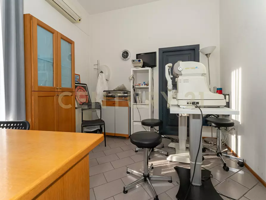 Immagine 17 di Ufficio in vendita  in Stradale Cravone 3 a Catania
