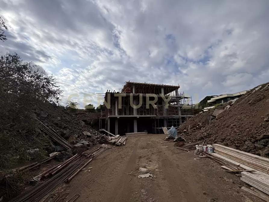 Immagine 6 di Villa in vendita  in Via Nino Martoglio S.N. a Aci Castello