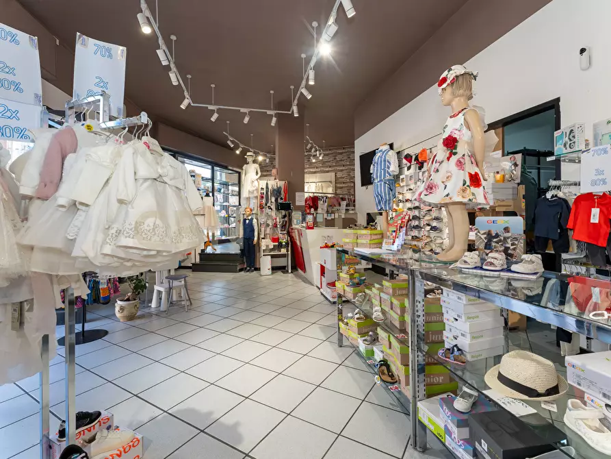 Immagine 21 di Attività commerciale in vendita  in Via Vittorio Emanuele 214 a Belpasso