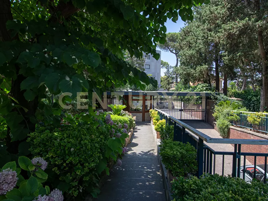 Immagine 53 di Pentalocale in vendita  in Viale Cortina d'Ampezzo 135 a Roma