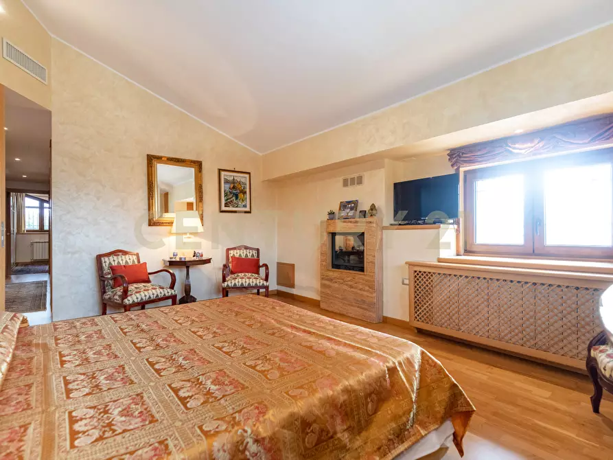 Immagine 42 di Villa in vendita  in Via Brinzio 20 a Aci Catena