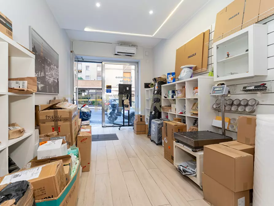 Immagine 20 di Locale commerciale in vendita  in Via Passo Gravina 81c a Catania