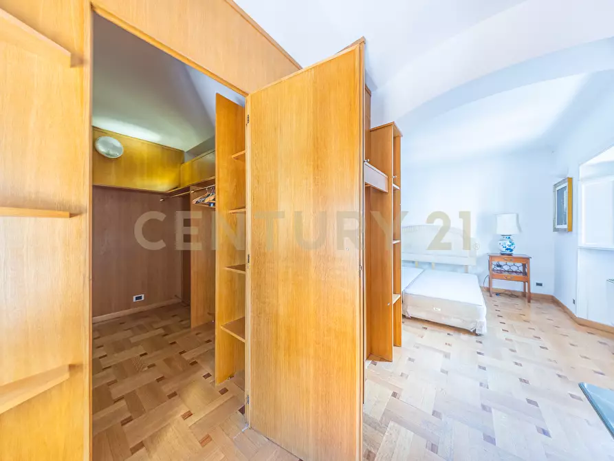 Immagine 61 di Pentalocale in vendita  in Via della Croce 71 a Roma