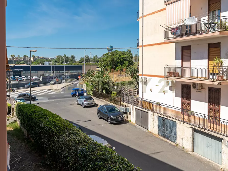 Immagine 42 di Pentalocale in vendita  in Via Carrubella 155 a Gravina Di Catania