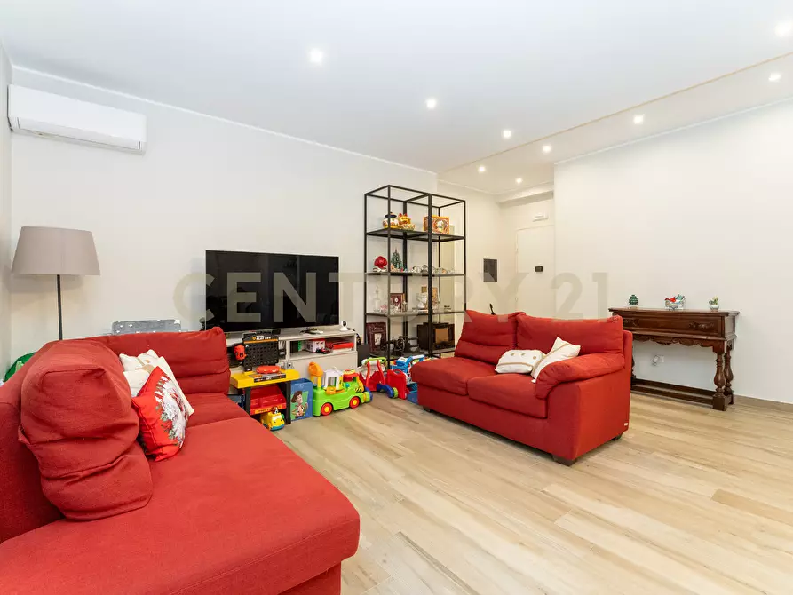 Immagine 10 di Quadrilocale in vendita  in Via Ludovico Ariosto 27 a Acireale