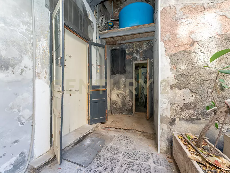 Immagine 26 di Bilocale in vendita  in Via Celeste 71 a Catania