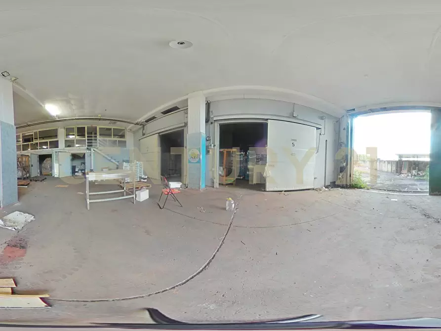 Immagine 92 di Showroom in vendita  in Via delle Scuole 1 a Aci Castello