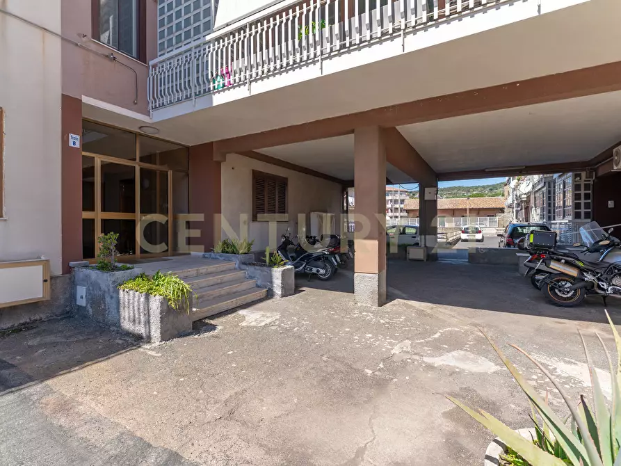 Immagine 36 di Trilocale in vendita  in Via Nazionale a Aci Castello