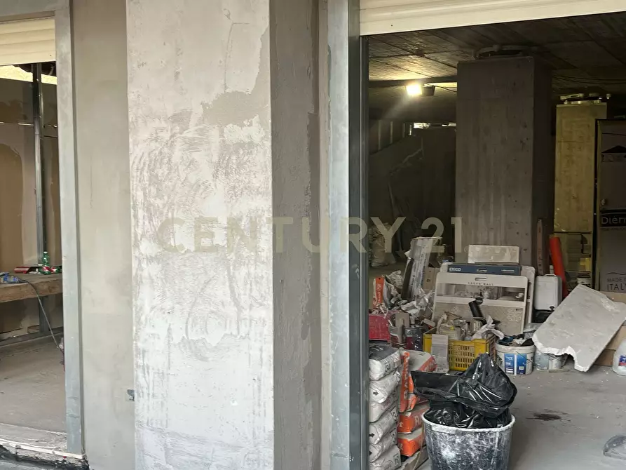 Immagine 11 di Locale commerciale in vendita  in Viale Mario Rapisardi 118 a Catania