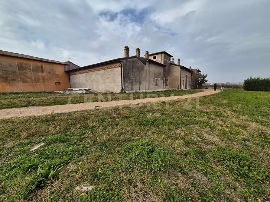 Immagine 8 di Palazzo in vendita  in Via Sasse snc a Verona