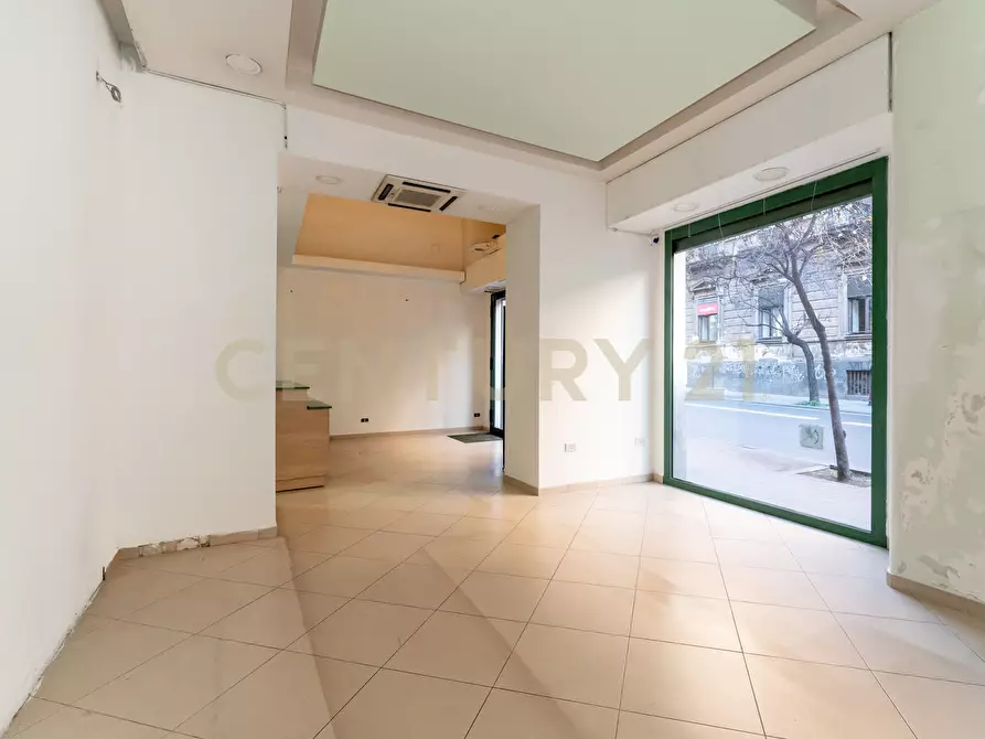 Immagine 43 di Locale commerciale in affitto  in viale Regina Margherita 19 a Catania