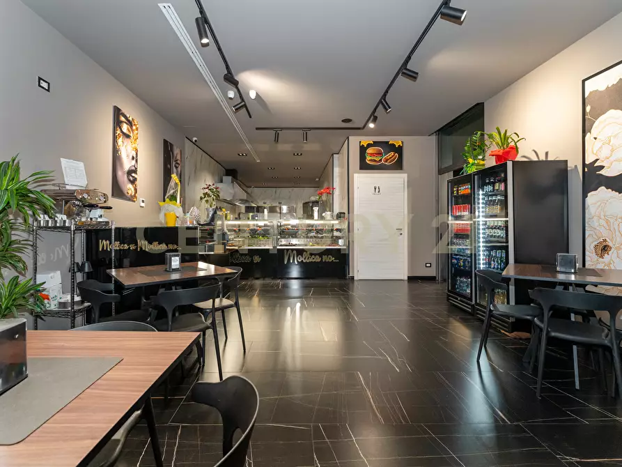 Immagine 15 di Attività commerciale in vendita  in Corso Indipendenza 131 a Catania