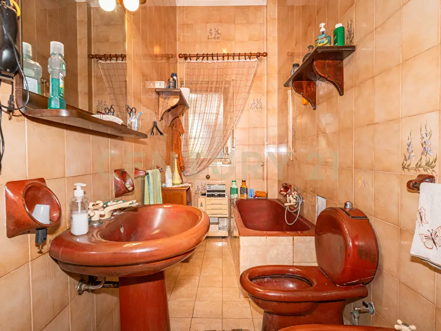 Immagine 15 di Pentalocale in vendita  in Via Pulei 49A a Mascalucia