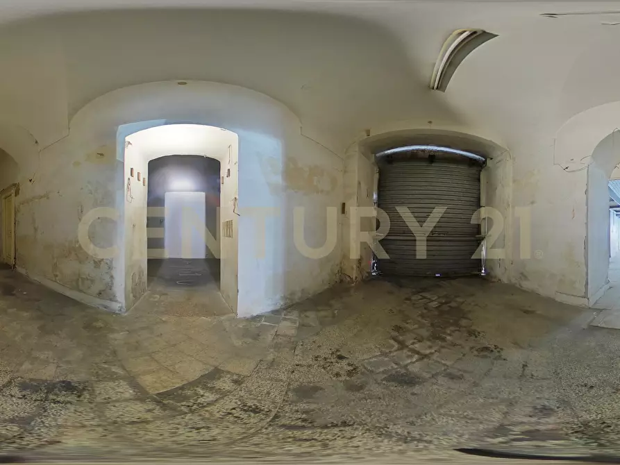 Immagine 40 di Locale commerciale in vendita  in Piazza Manganelli 15 a Catania