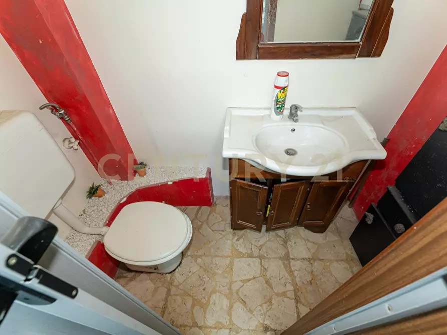 Immagine 11 di Locale commerciale in affitto  in Via Aldebaran 7 a Catania