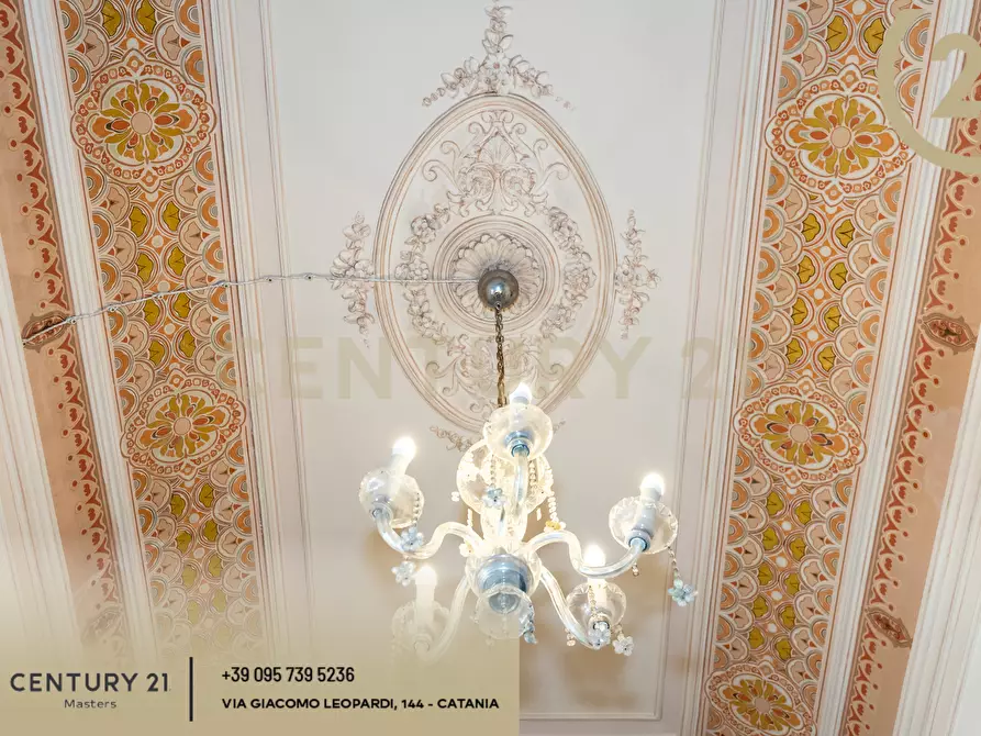 Immagine 75 di Pentalocale in vendita  in Via Etnea 196 a Catania