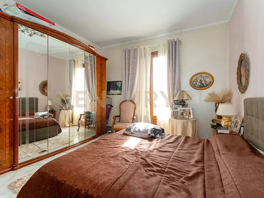 Immagine 37 di Pentalocale in vendita  in Via Antonio de Curtis 27 a Misterbianco