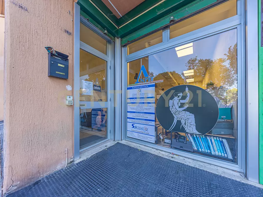 Immagine 35 di Locale commerciale in vendita  in VIA AUGUSTA GENINA 16 a Roma