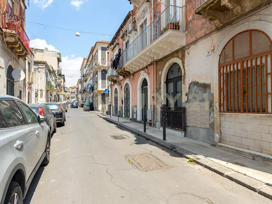 Immagine 11 di Pentalocale in vendita  in Via Recupero 38 a Catania