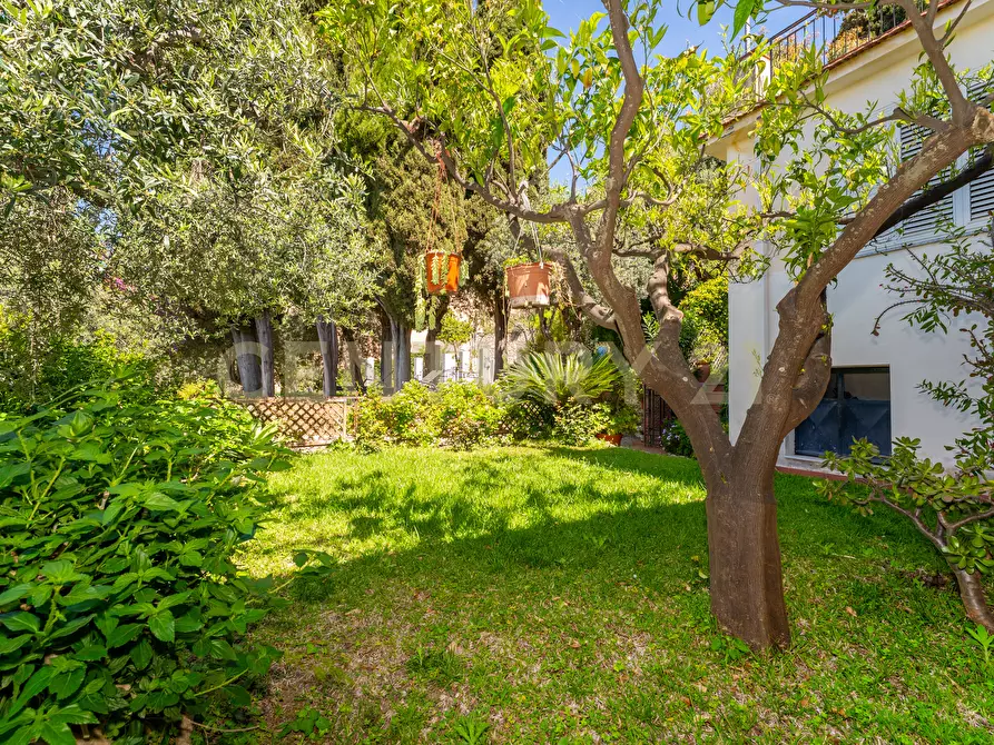 Immagine 4 di Villa in vendita  in Via Leonardo Da Vinci 5 a Taormina