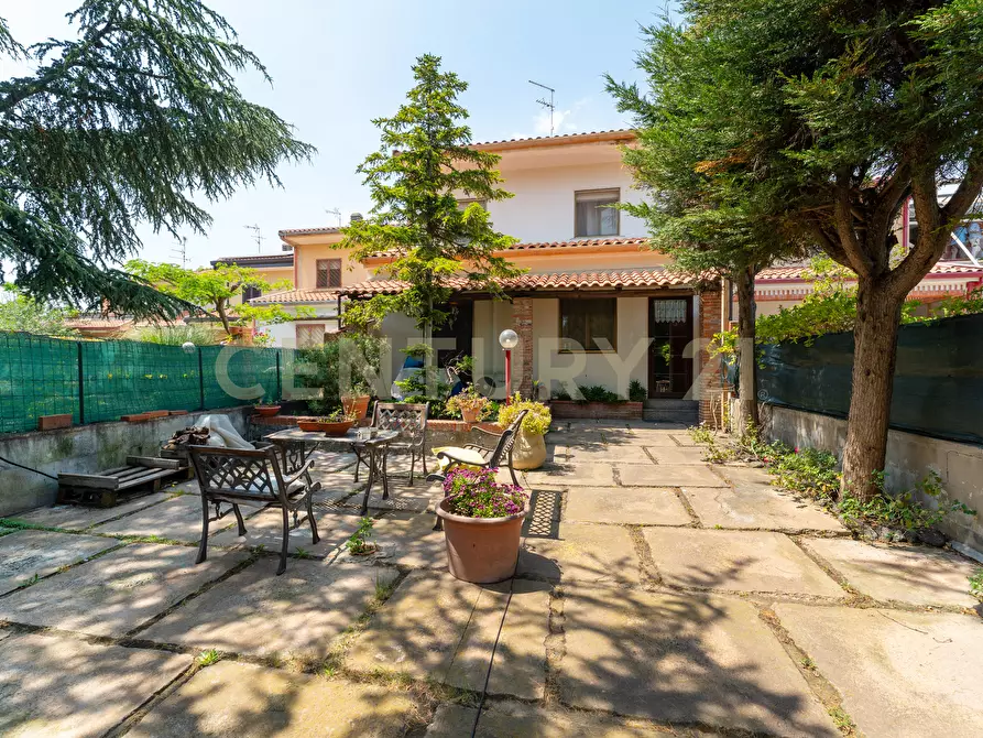 Immagine 2 di Villa in vendita  in Via Libertà 1 a Mascalucia