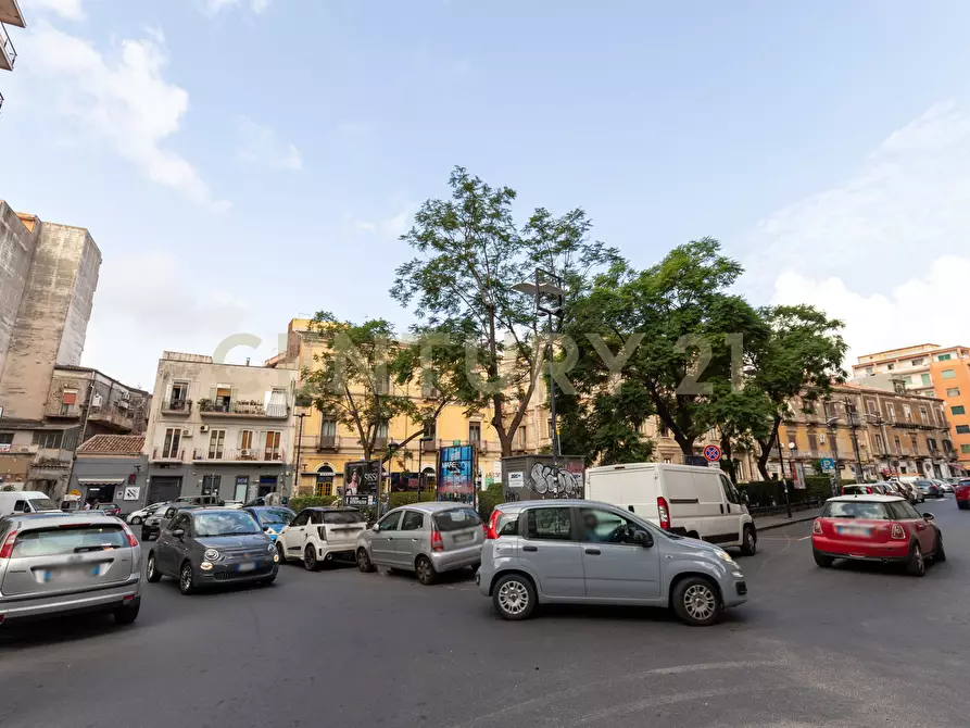 Immagine 38 di Locale commerciale in vendita  in Largo Rosolino Pilo 6 a Catania