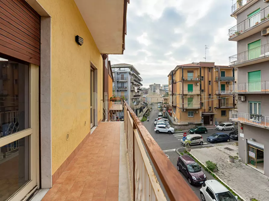 Immagine 11 di Pentalocale in vendita  in Via Edmondo de Amicis 62 a Catania