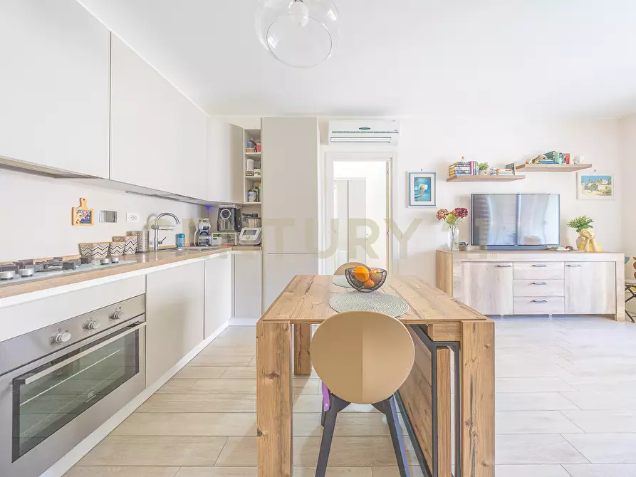 Immagine 13 di Bilocale in vendita  in Via Emanuela Loi 10 a Roma