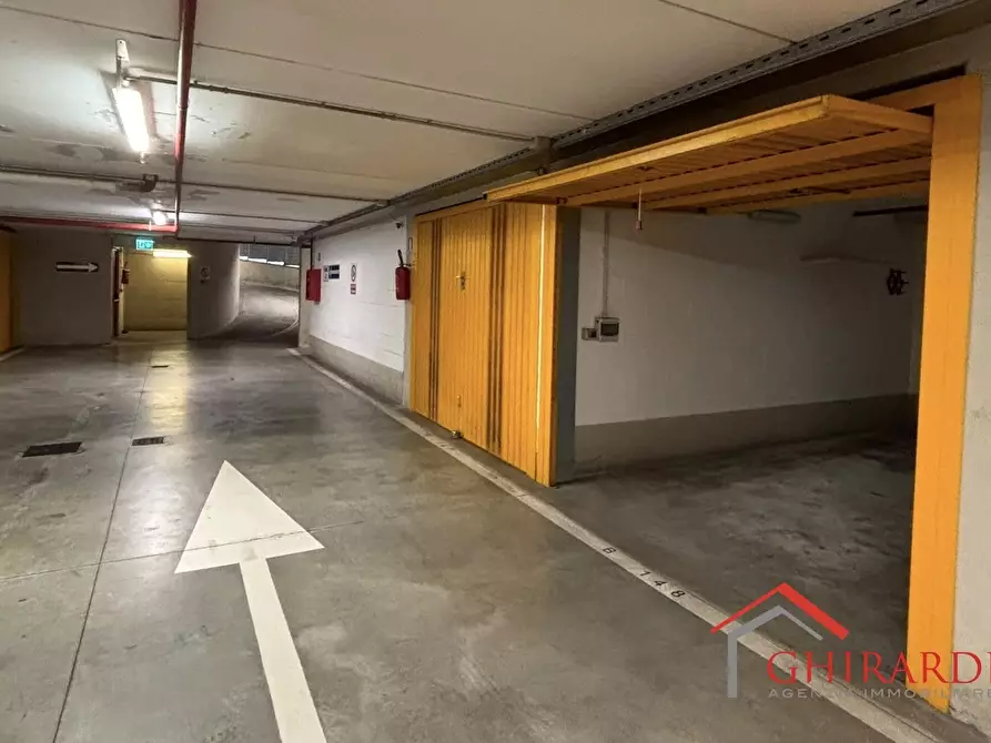 Immagine 11 di Garage in vendita  in Via Emanuele Ferro a Genova
