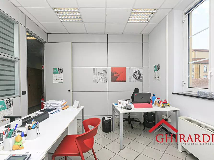 Immagine 12 di Ufficio in vendita  in Via Bombrini a Genova