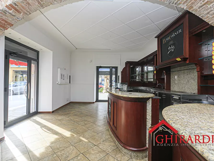 Immagine 7 di Locale commerciale in affitto  in Piazza Francesco Baracca 34r a Genova