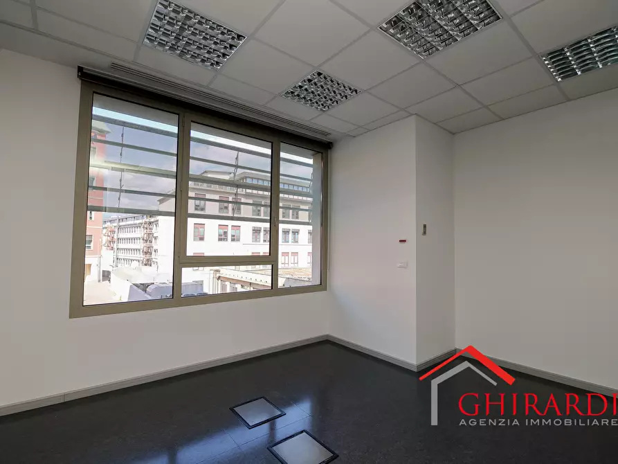 Immagine 12 di Ufficio in vendita  in VIA E. ALBARETO 21 a Genova