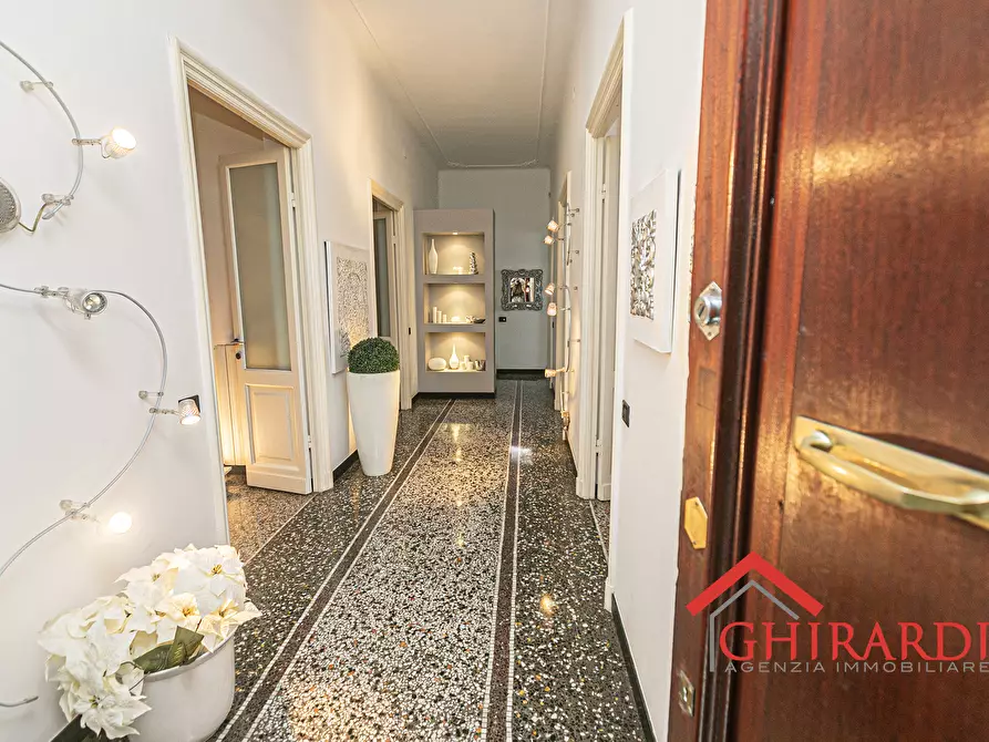 Immagine 2 di Pentalocale in vendita  in PIAZZA BONAVINO 11 a Genova