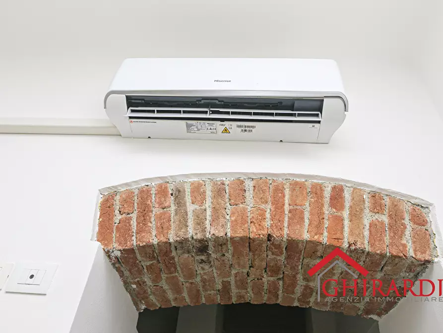 Immagine 9 di Locale commerciale in affitto  in Piazza Francesco Baracca 34r a Genova