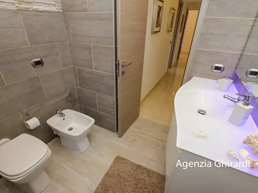 Immagine 27 di Quadrilocale in affitto  in Via Briscata 28 a Genova