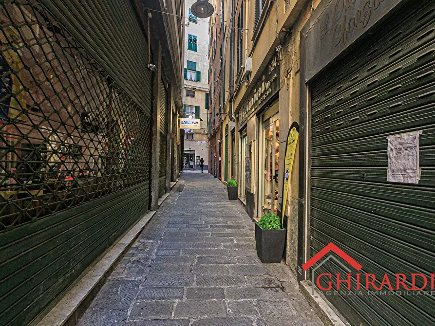 Immagine 35 di Attività commerciale in vendita  in VICO CAMPETTO 3/5 R a Genova