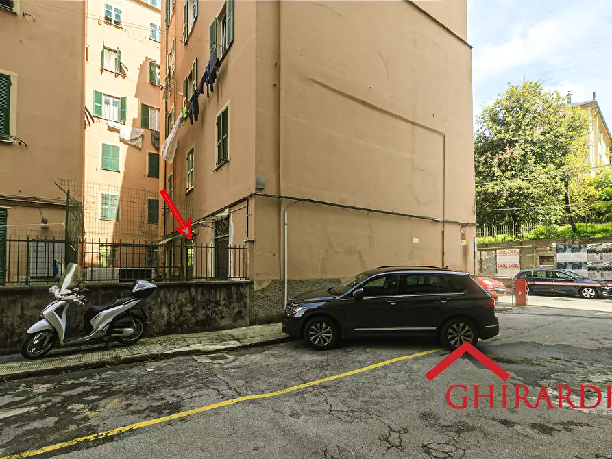 Immagine 17 di Magazzino in vendita  in Via Vado a Genova
